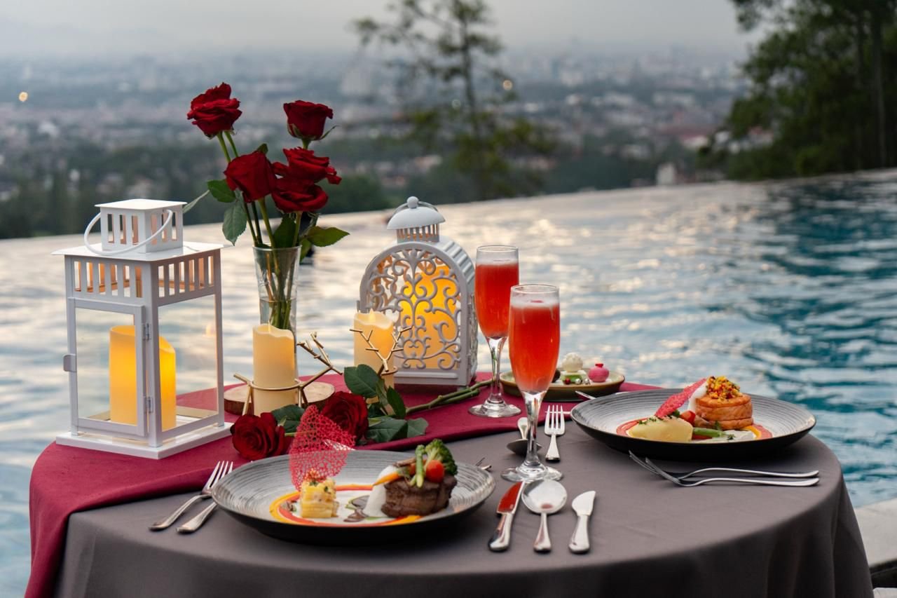 Rayakan Valentine Romantis di Ketinggian, Swiss-Belresort Dago Heritage Hadirkan “Sunset to Stars Dinner with a View”