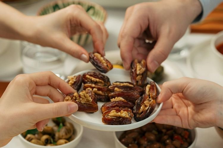 Sering Diabaikan, Ini Alasan Kurma Wajib Dicuci Sebelum Dimakan