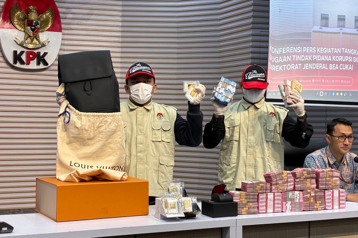 KPK Bongkar Safe House Oknum Bea Cukai, Uang dan Emas Rp40,5 Miliar Disita