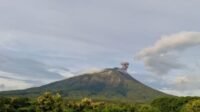 69a1052695779 Gunung Ile Lewotolok Erupsi 58 Kali dalam Sehari, Status Waspada dan Warga Diminta Jauhi Radius 2 Km