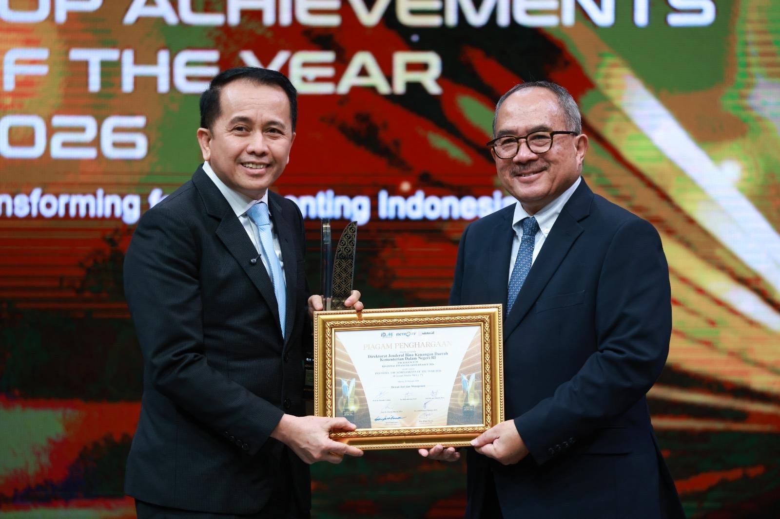 Dirjen Keuda Kemendagri Agus Fatoini Raih Penghargaan Excellence in Regional Financial Governance 2026