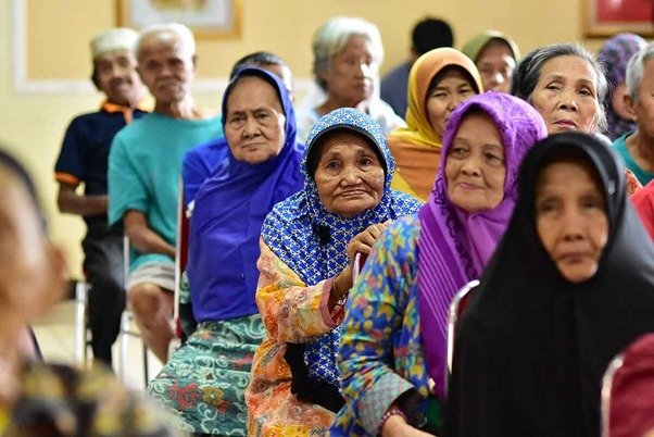 Pemerintah Matangkan Program MBG untuk Lansia 75 Tahun ke Atas