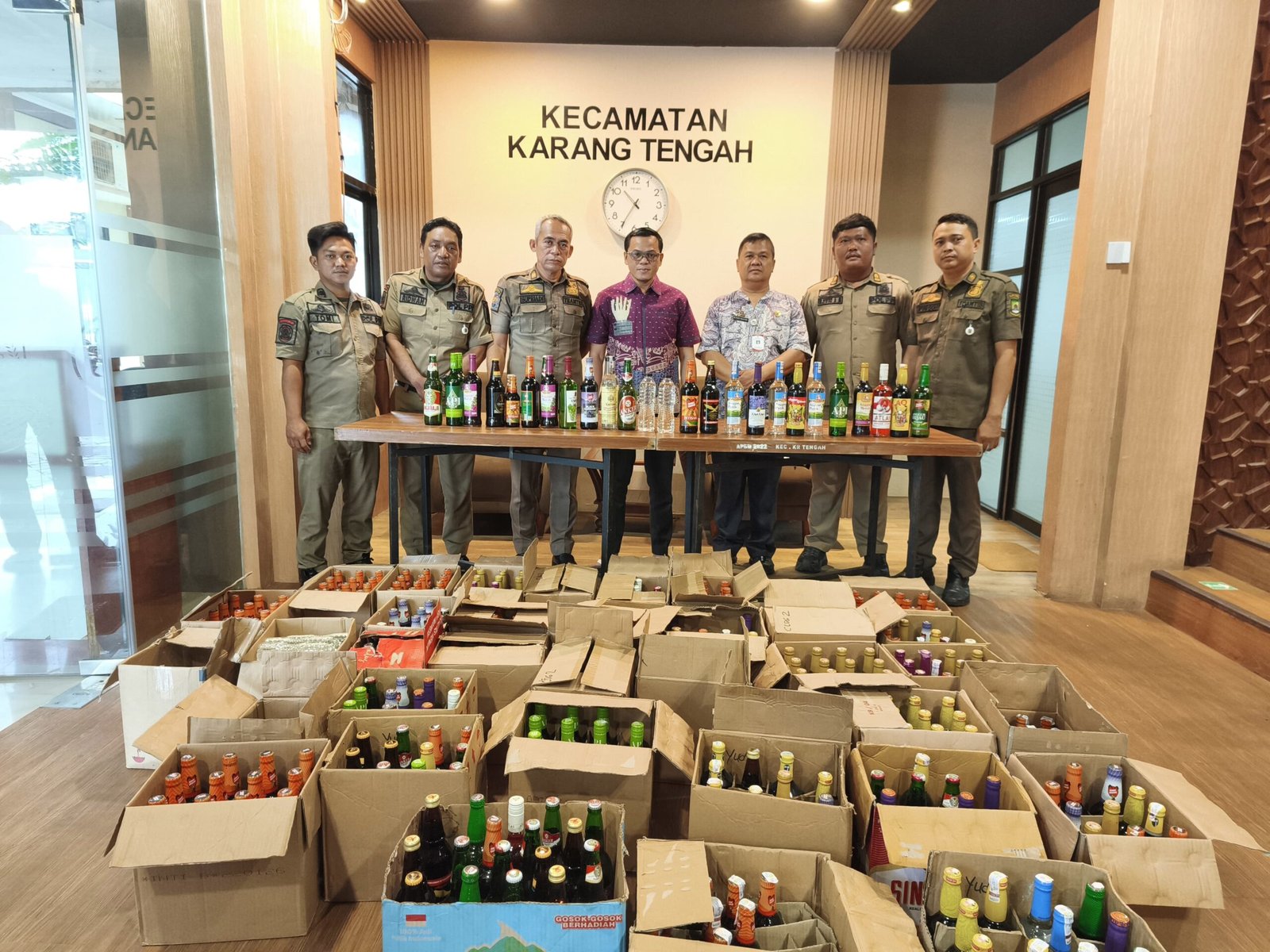 Trantib Kecamatan Karang Tengah Tangerang Sita 494 Botol Miras