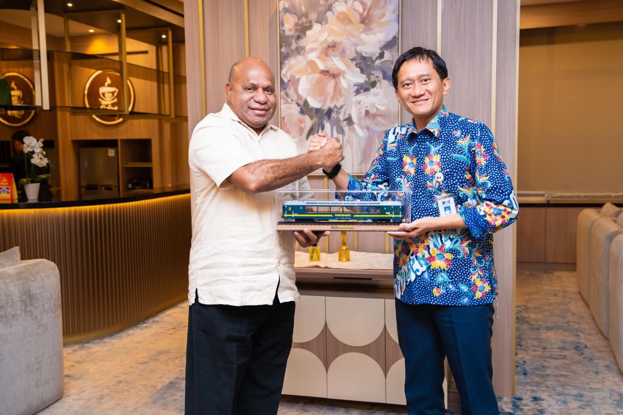 Kereta Api Segera Hadir di Papua, Gubernur Fakhiri Gandeng KAI Bahas Rute Awal
