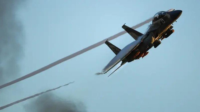 Serangan Udara Israel Kembali Guncang Lebanon, Rumah Sakit Rusak dan 11 Orang Terluka