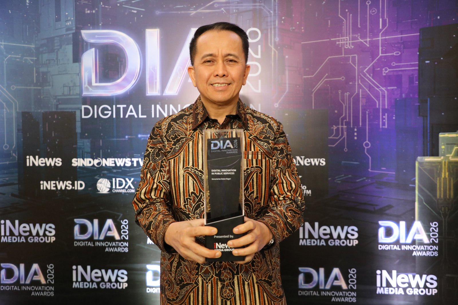 Dirjen Keuda Fatoni Terima Penghargaan Digital Innovation Awards 2026