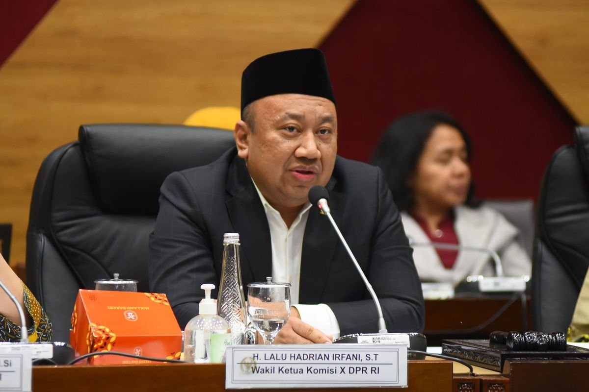 Penghapusan Guru Honorer Mulai 2027 Tuai Polemik, DPR Akan Panggil Mendikdasmen