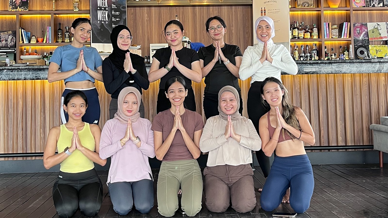 Morning Yoga Flow ARTOTEL Thamrin Jakarta Jadi Oase Relaksasi di Tengah Hiruk Pikuk Ibu Kota
