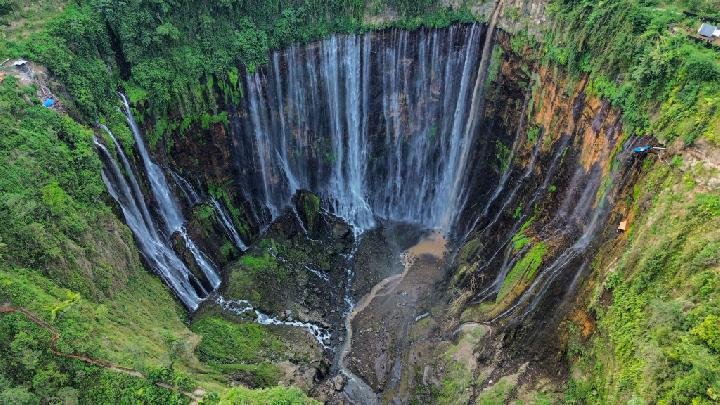 Tumpak Sewu, Tirai Air Raksasa di Lereng Semeru yang Memikat Wisatawan Dunia