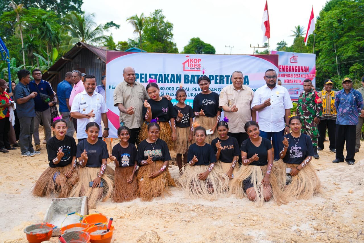 Gubernur Papua Letakkan Batu Pertama Pembangunan Gerai Koperasi Merah Putih di Biak Utara