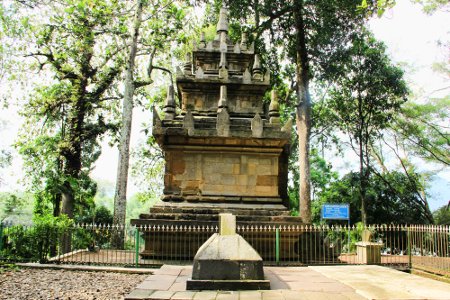 Candi Cangkuang, Jejak Hindu dan Islam di Tengah Danau Garut