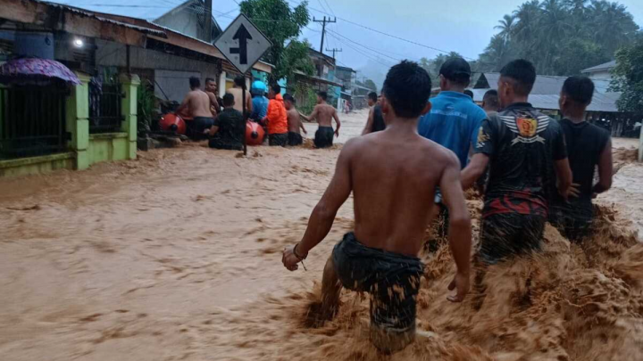 Hujan Deras Picu Banjir di Tapanuli Tengah, 145 Warga Mengungsi