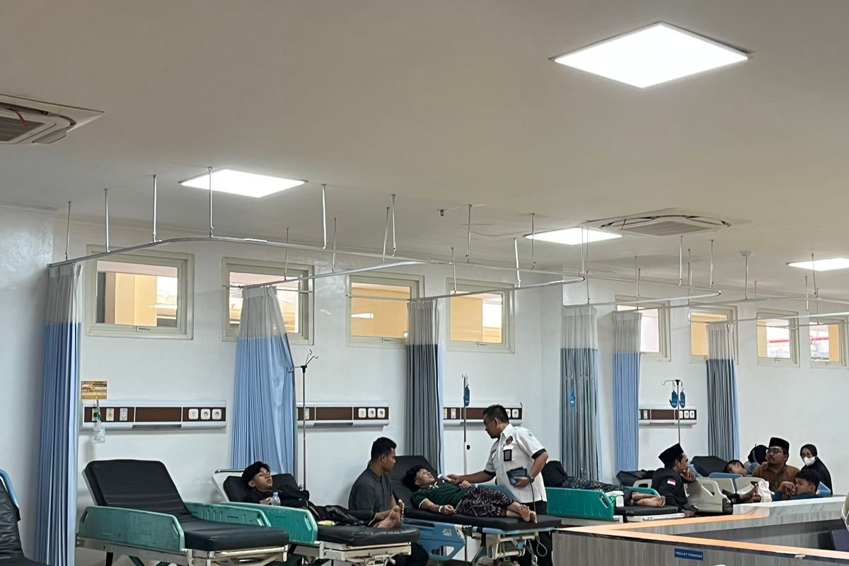 Ratusan Santri di Sidoarjo Keracunan Usai Santap MBG, 431 Orang Dilarikan ke Rumah Sakit