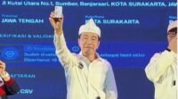 jokowi-1790495396069_169 Jokowi Tunjukkan KTA PSI, Tegaskan Sudah Bergabung Sejak 14 Oktober 2025