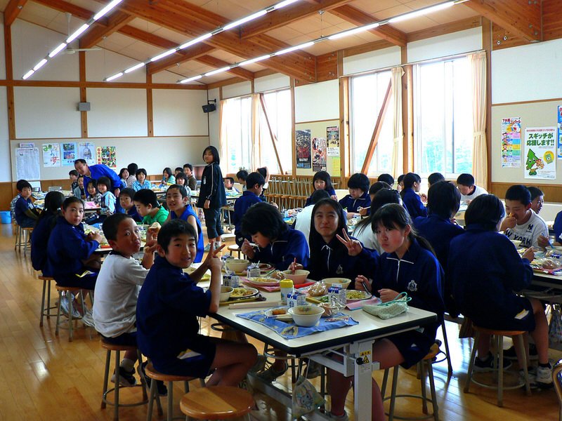Mengenal Kyushoku Jepang, Sistem Makan Siang Sekolah yang Berbeda dengan MBG
