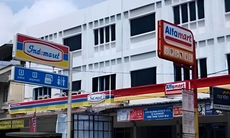 Mengapa Indomaret dan Alfamart Sering Berdampingan? Ini Alasannya